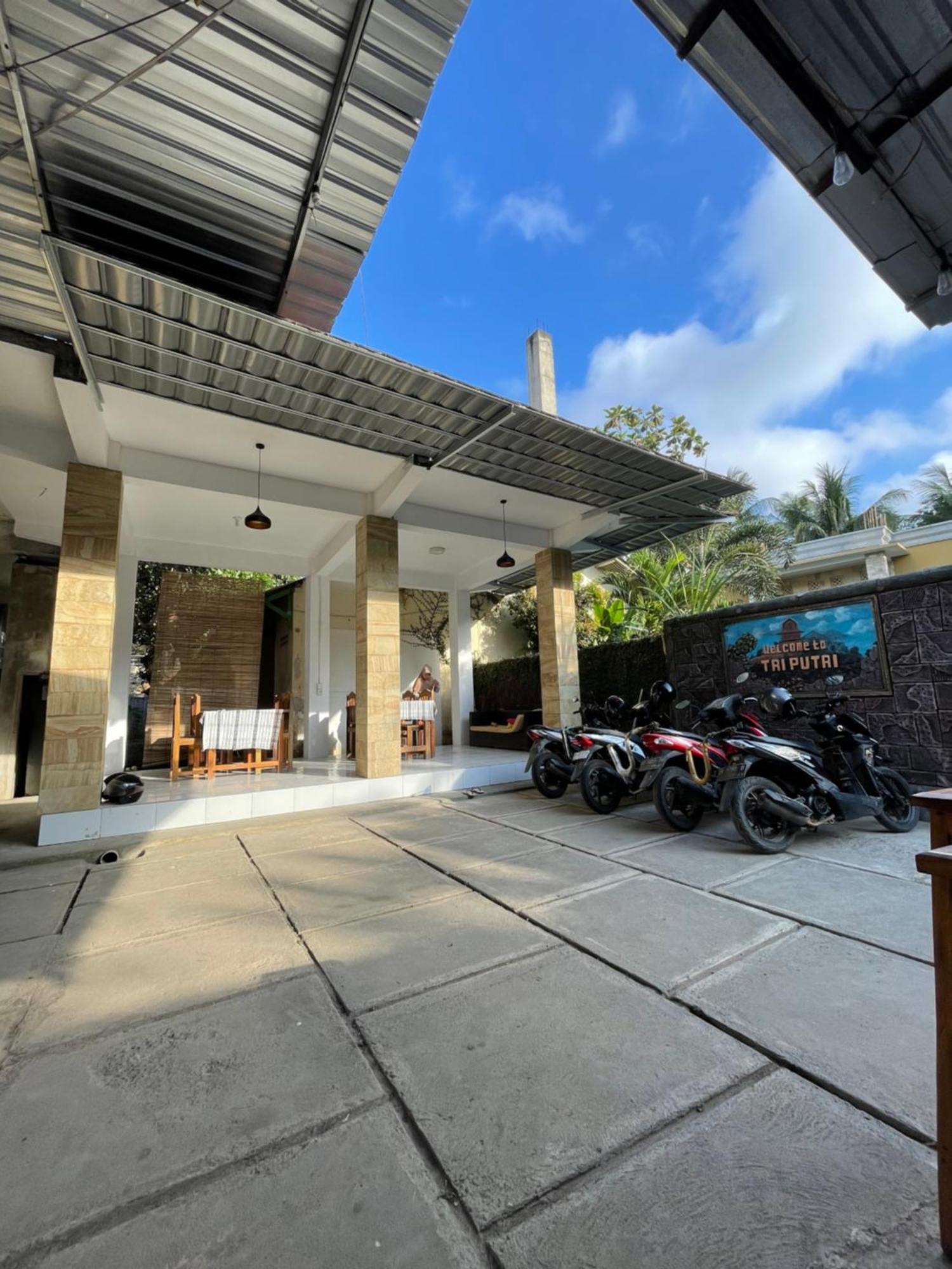 Tri Putri Homestay Kuta  ภายนอก รูปภาพ