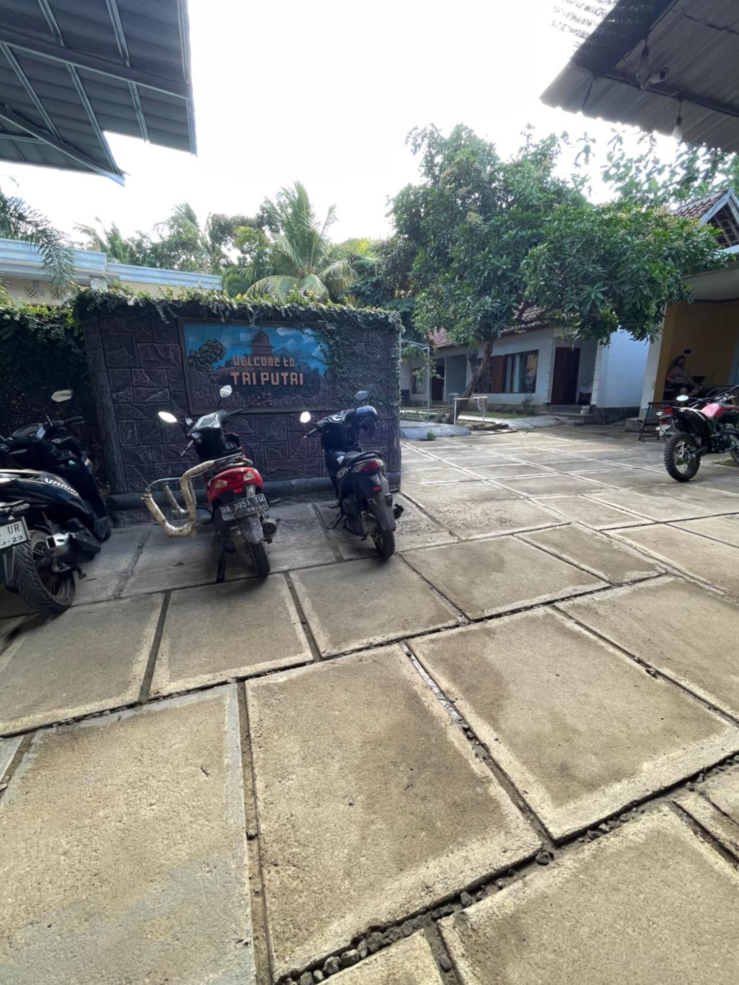 Tri Putri Homestay Kuta  ภายนอก รูปภาพ