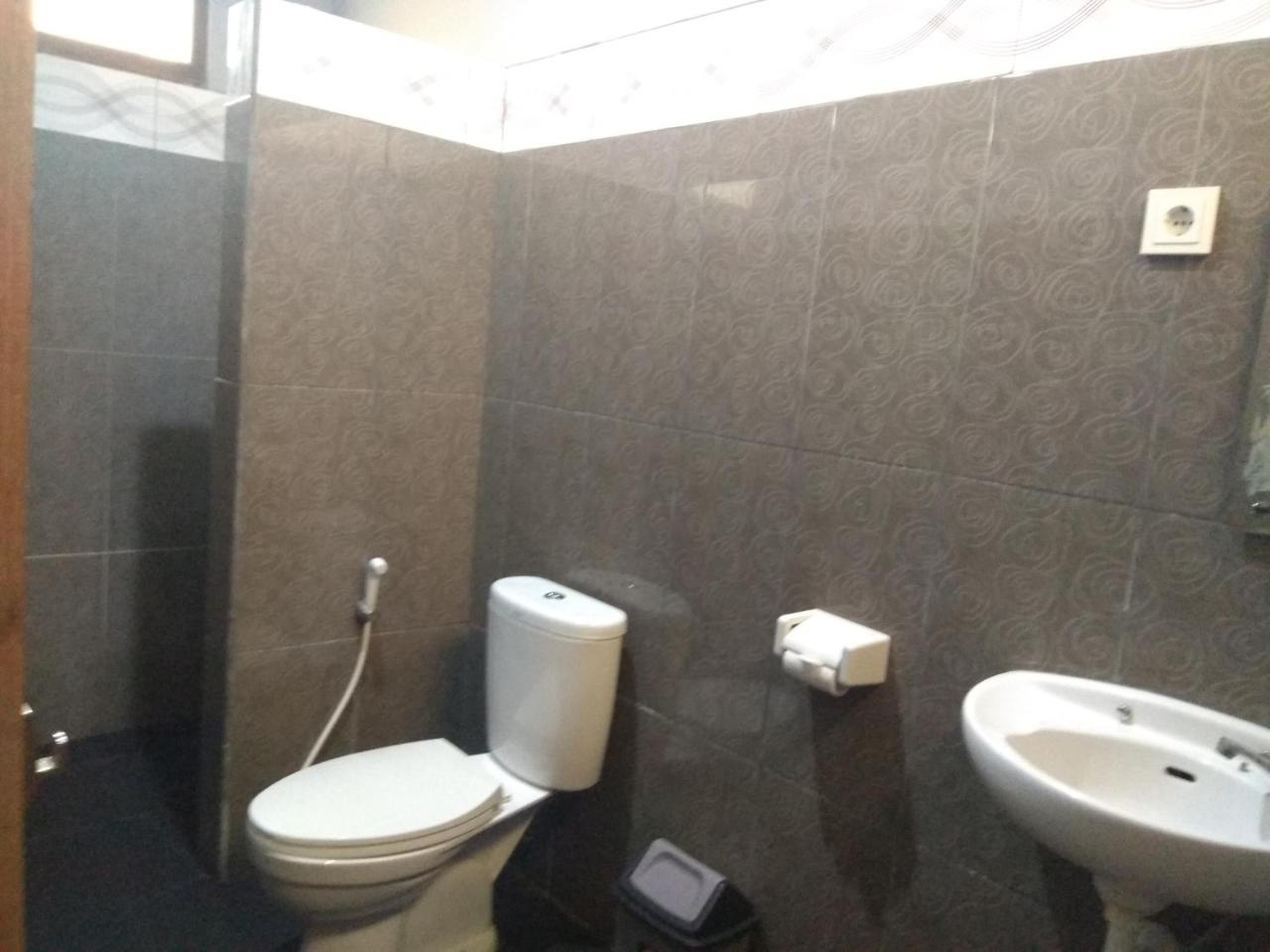 Tri Putri Homestay Kuta  ภายนอก รูปภาพ